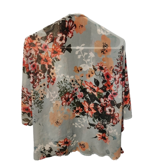NWOT- K&K kimono. Size S. Beautiful floral print. - Picture 2 of 4